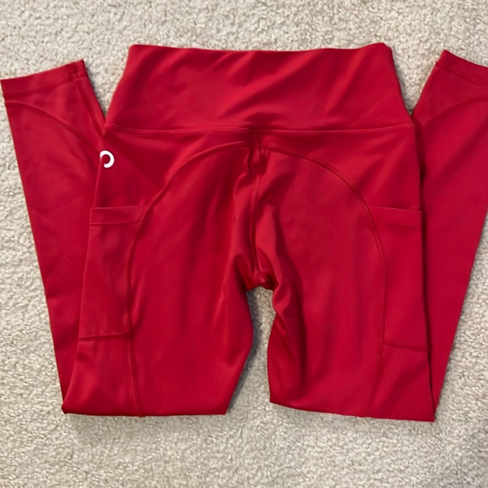 Red capri curves n combat boots leggings